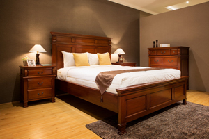 The Elwood Collection is inspired by country-style furniture. The strong lines of the panelling & subtle mouldings exudes warmth & casual elegance to your interior setting.
<br>
<br>Items:
<br>Bed Frame with Headboard & Mattress 
<br> King size: 180 x 200 - Queen size: 160 x 200 - Single size: 100 x 190 cm
<br>Bedside Tables (60W x 45D x 75H cm)
<br>Dresser (155W x 50D x 90H cm)
<br>Chest of Drawers (100W x 55D x 120H cm)
