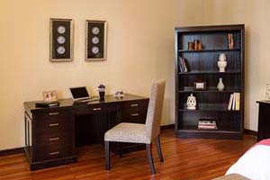 The Urban study offers a full-size executive desk with plenty of storage space & ample writing/working space.
<br>Desk size: 168 x 80 x 77 cm, Bookshelf size: 110 x 40 x 190 cm